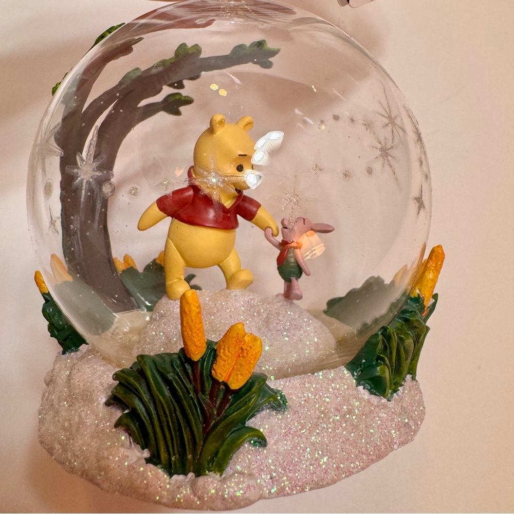 NWT Disney Sketchbook Winnie the Pooh and Piglet ornament/snow globe.